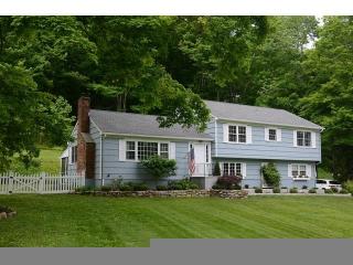 49 Tally Ho Rd, Ridgefield, CT 06877 exterior