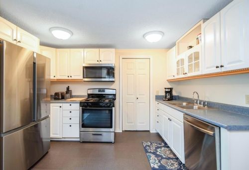 33 Geneva St, Springfield, MA 01151 exterior
