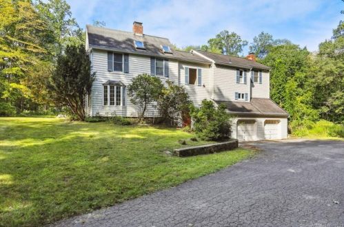 1 Chelsea Dr, Danbury, CT 06812 exterior