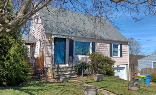 35 Ferndale Ave, Waterbury, CT 06708 exterior