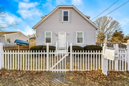 57 Fletcher St, Warwick, RI 02889 exterior