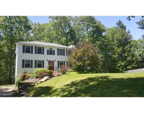 8 Hemlock St, Worcester, MA 01602 exterior