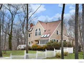 262 Wilton Rd, Ridgefield, CT 06877 exterior