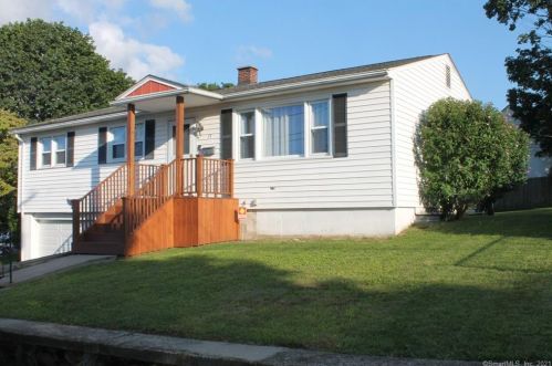 15 Hawthorne Ave, Waterbury, CT 06708 exterior