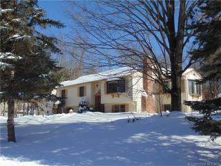 8 Skip Ln, Unionville, CT 06013 exterior