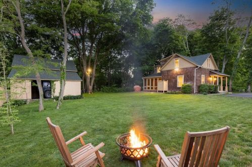 18 Greenman Ave, Westerly, RI 02891 exterior