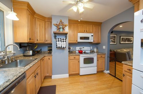 10 Kingston Rd, Plaistow, NH 03865 exterior