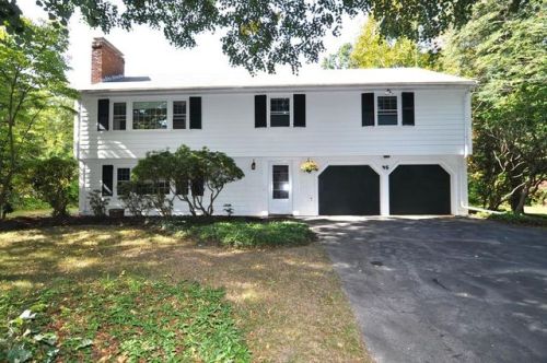 45 Wildwood Dr, Bedford, MA 01730 exterior