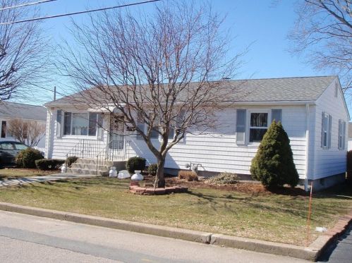 37 Oregon Ave, North-Providence, RI 02911 exterior