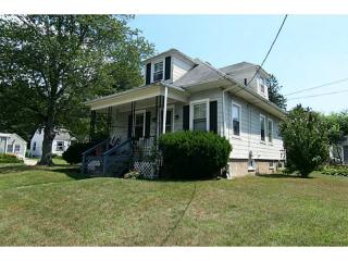 4 Vickery St, Warwick, RI 02888 exterior
