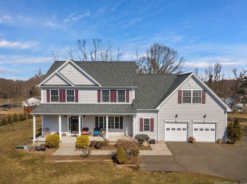 11 Potter Rd, North Haven, CT 06473 exterior