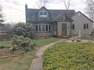 16 Fenway Rd, Branford, CT 06405 exterior