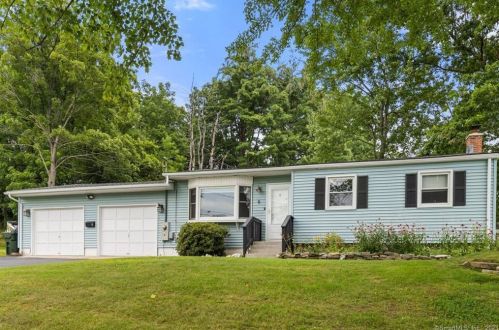 8 Chester Dr, Windsor Locks, CT 06096 exterior