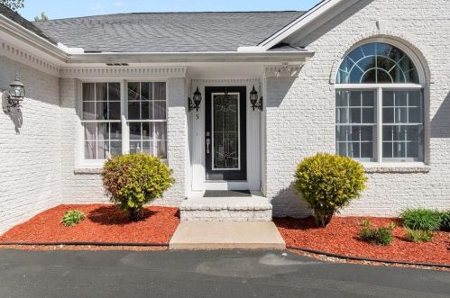 5 Teaberry Ln, Johnston, RI 02919 exterior