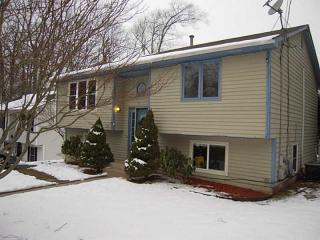 91 Winterberry Rd, South Kingstown, RI 02874 exterior