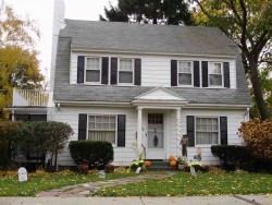 32 Brewster Rd, Newton, MA 02461 exterior