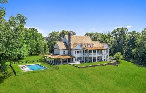 516 Round Hill Rd, Greenwich, CT 06831 exterior