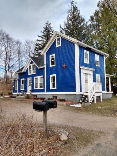 8 West St, Hopkinton, RI 02804 exterior