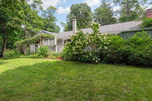 5 Cumloden Dr, Falmouth, MA 02540 exterior