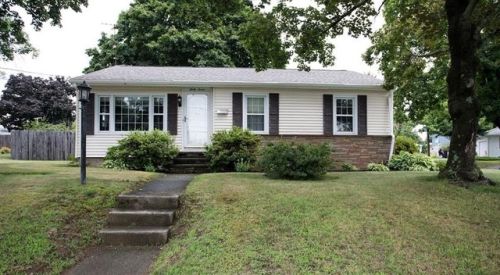 37 Belvedere St, Johnston, RI 02919 exterior
