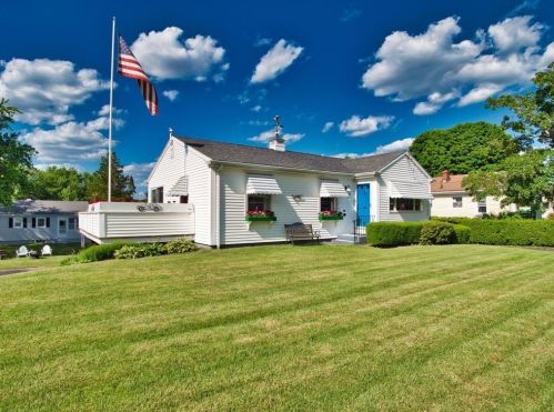 78 Kaufman Rd, Tiverton, RI 02878 exterior