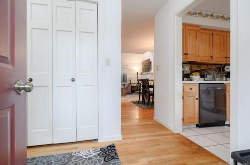 21 Tanglewood Cir, Upper Stepney, CT 06468 exterior