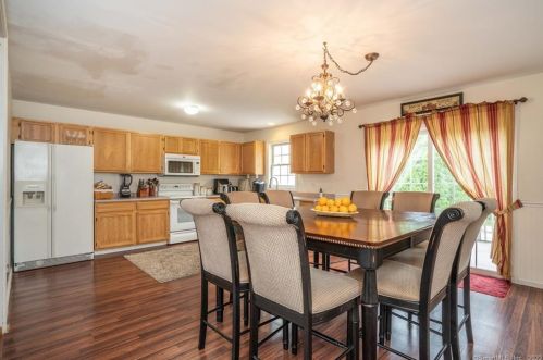 62 Lucy Cir, Wallingford, CT 06492 exterior