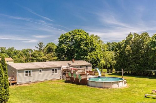 10 Oxford Dr, Huntington, CT 06484 exterior