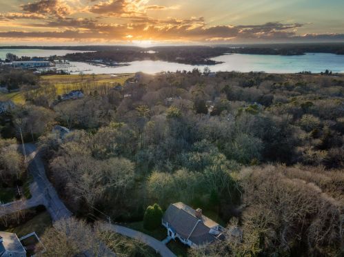 60 Meadowlark Ln, Osterville, MA 02655 exterior