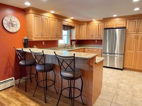 7 Jencks Rd, Cumberland, RI 02864 exterior