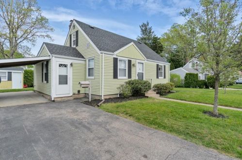 36 Holden St, Warwick, RI 02889 exterior