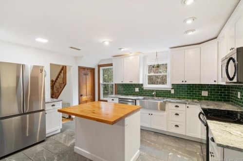 75 Main St, Middlefield, CT 06455 exterior