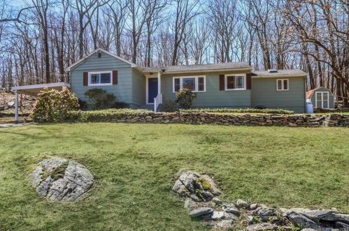 33 Caudatowa Dr, Ridgefield, CT 06877 exterior