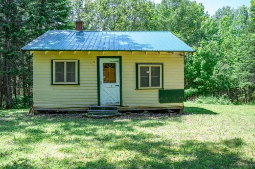 84 Mountain Rd, Presque Isle, ME 04769 exterior