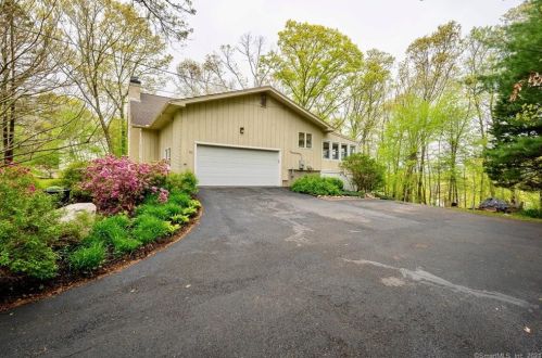 10 Cardinal Ln, Gales Ferry, CT 06335 exterior