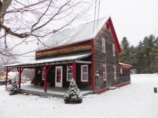 1221 Kirby Hollow Rd, South Dorset, VT 05251 exterior