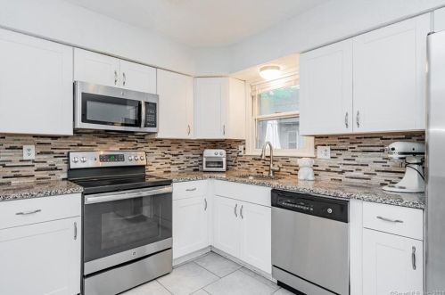 3 Mill Stream Rd, Amston, CT 06231 exterior