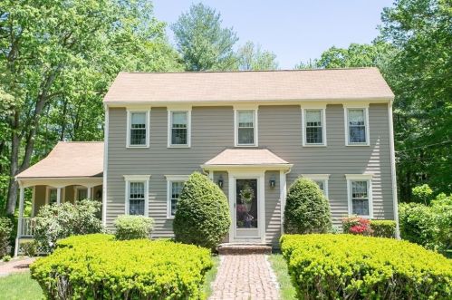 54 Mayflower Cir, Whitman, MA 02382 exterior