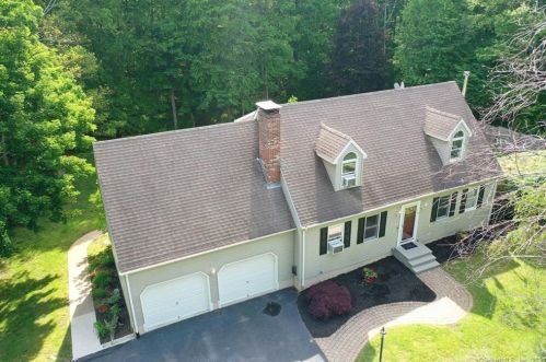 8 Gonch Farm Rd, Gales Ferry, CT 06339 exterior