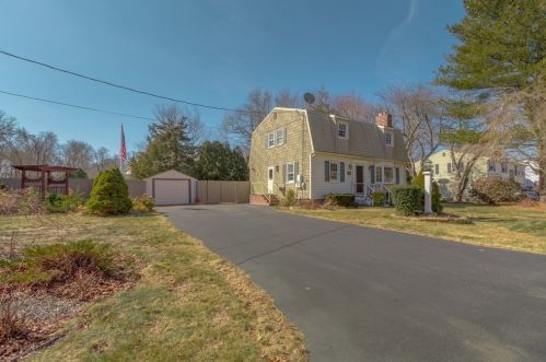 11 Lucy Ln, Fall River, MA 02726 exterior