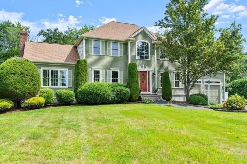 18 Fieldstone Cir, Whitman, MA 02382 exterior