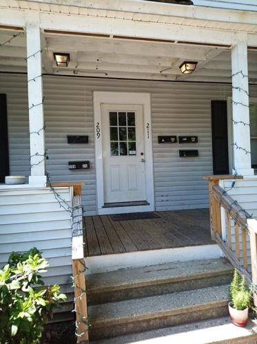 209 Pearl St, Middletown, CT 06457 exterior
