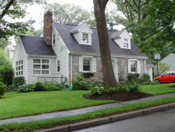 40 White Pine Rd, Newton, MA 02464 exterior