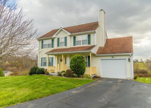 5 Ruth Cir, Pomfret-Center, CT 06259 exterior
