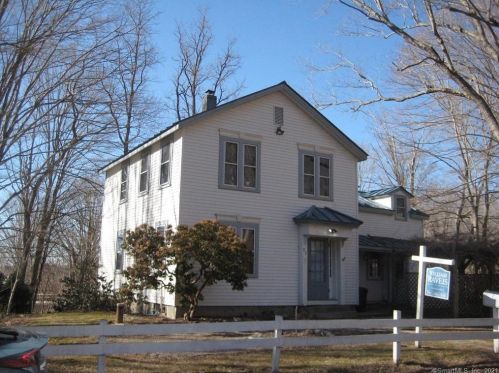 27 Amos Rd, Norwich, CT 06365 exterior