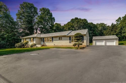 675 Long Hill Ave, Huntington, CT 06484 exterior