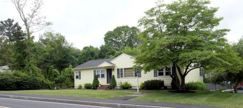 127 Winter St, Whitman, MA 02382 exterior