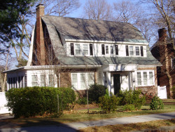 17 Kenilworth St, Newton, MA 02458 exterior