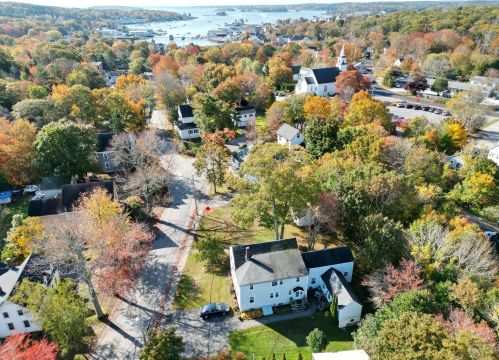 24 Eastern Ave, Boothbay Harbor, ME 04538 exterior