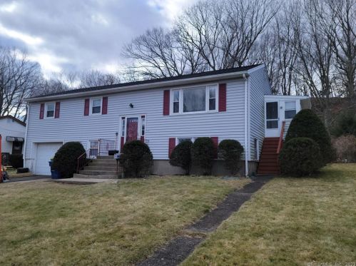 118 Blueberry Hill Rd, Waterbury, CT 06704 exterior